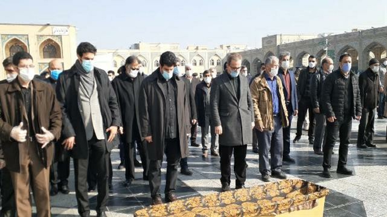 برگزاری مراسم خاکسپاری «حاج محمد خادم» در جوار حرم امام رضا (ع)+ تصاویر