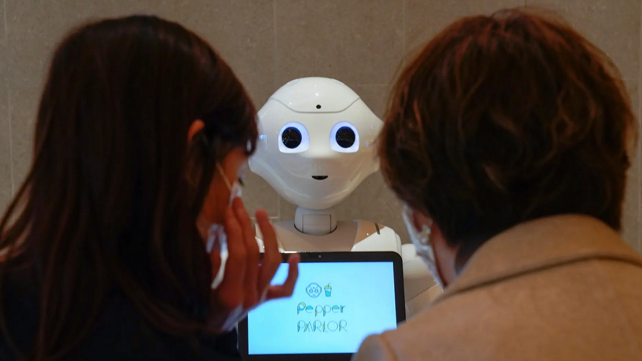 استفاده از ربات‌ ها آینده شغلی افراد را به خطر انداخته است