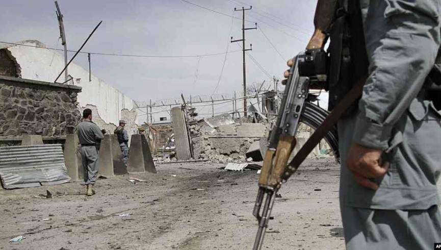 حمله انتحاری با موتر بمب گذاری شده در غزنی ۲۱ کشته و ۱۷ زخمی برجای گذاشت