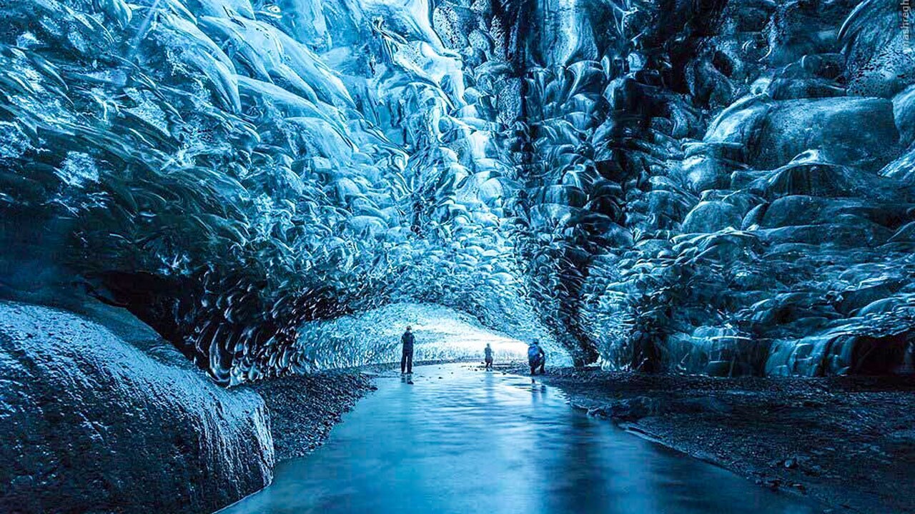 فیلمی دیدنی از یک غار یخی شگفت انگیز