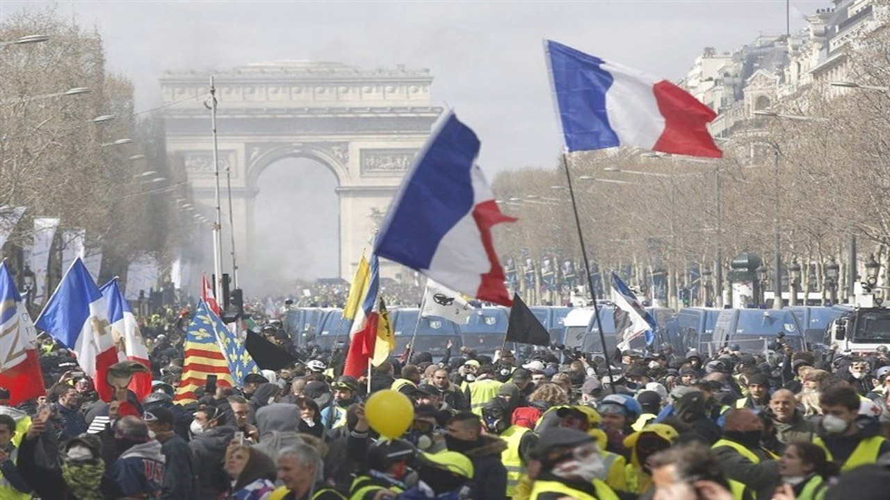 اعتراض هزاران فرانسوی به قانون امنیتی حمایت از خشونت پلیس