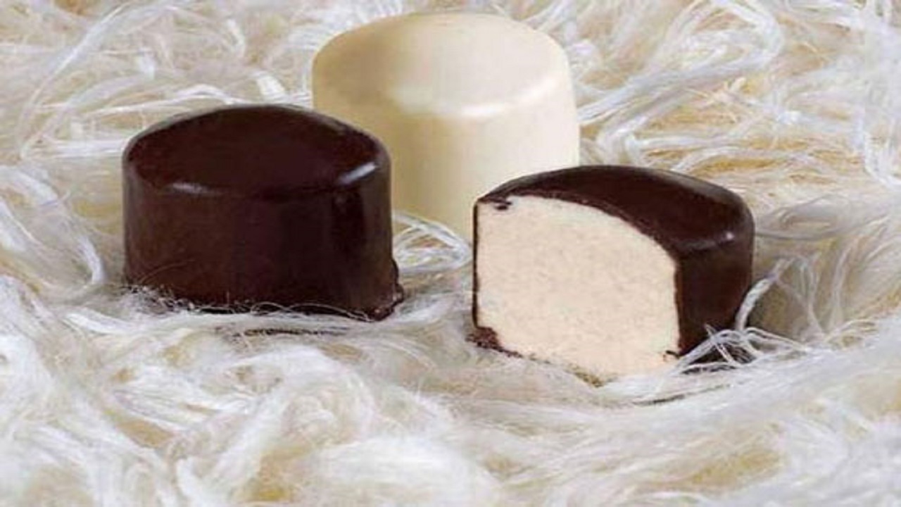 شکلات با فیلینگ پشمک
