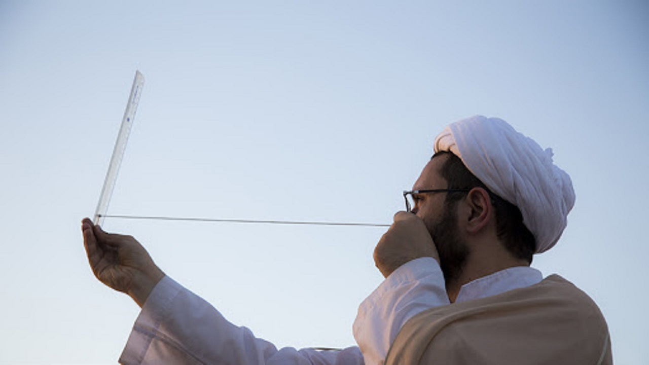اعزام دو گروه برای رویت هلال ماه مبارک رمضان در کرمانشاه