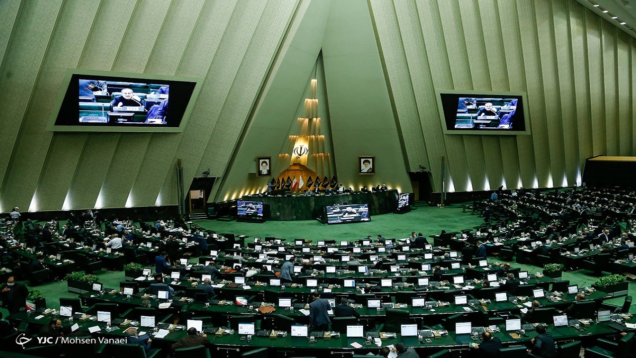 بیانیه ۲۰۴ نفر از نمایندگان در خصوص مذاکرات هسته‌ای/ شعار «مرگ بر آمریکا» و «مرگ بر اسرائیل» در مجلس طنین انداز شد