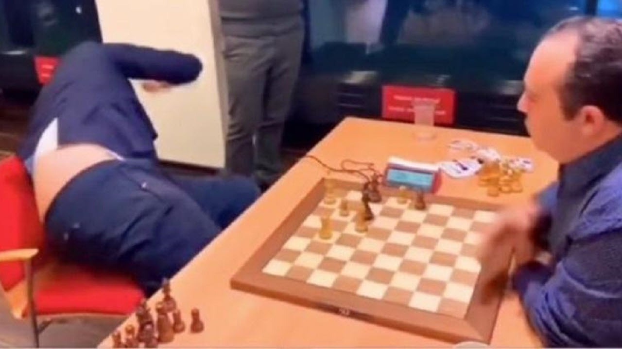سقوط شطرنج باز لهستانی حین مسابقه شطرنج + فیلم