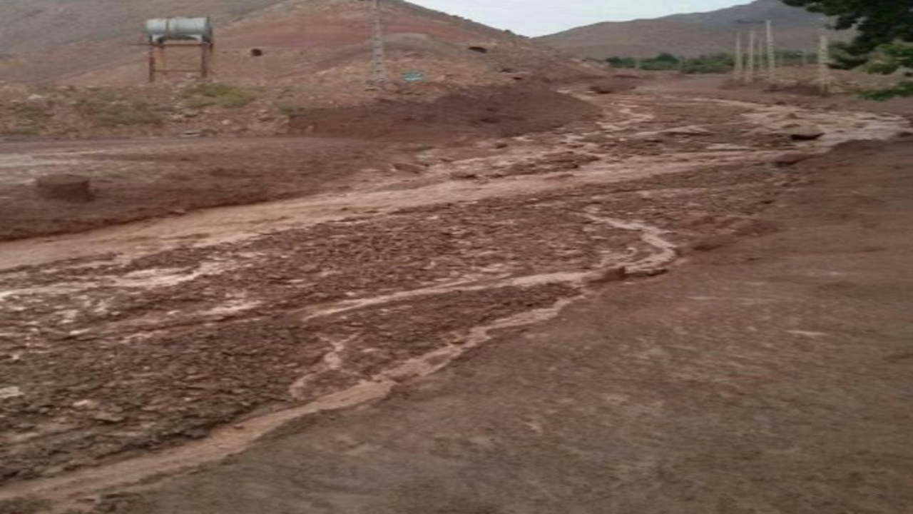 قطع راه، برق و آب در برخی مناطق سیل زده کرمان