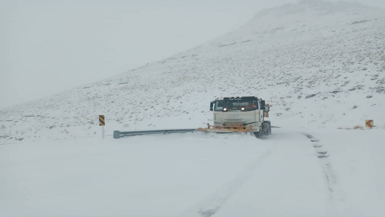مسدود شدن راه‌های تردد پاوه به علت بارش برف و کولاک