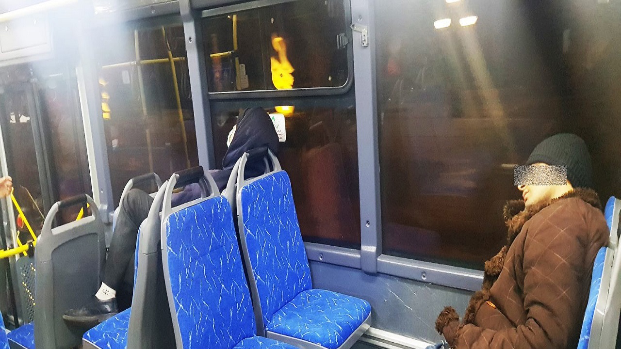 واقعیت اتوبوس خوابی در تهران/ وقتی مترو خوابی در نیویورک دیده نمی شود