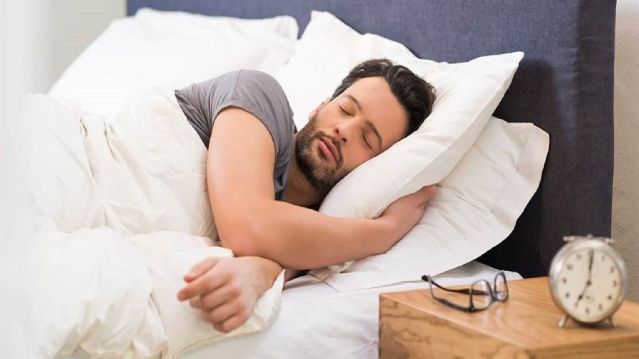 عواملی که کیفیت خواب شما را پایین می آورند
