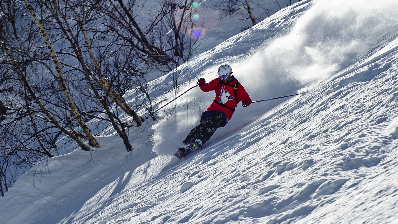 بیرون کشیدن یک اسکی باز از زیر بهمن + فیلم