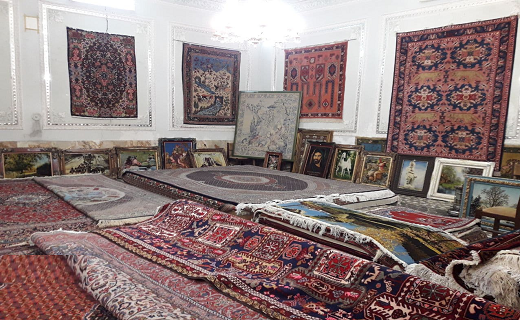 تلالو زیبایی‌ها در بازار فرش اردبیل/ نقش و نگار فرش‌ها با ما سخن می‌گویند