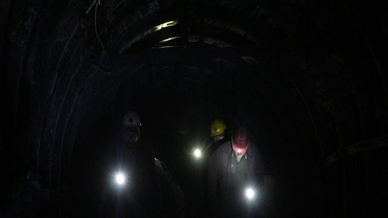 ۳۷ ساعت جست‌وجوی بی‌نتیجه برای یافتن ٢ کارگر زیر آوار معدن طزره دامغان/تلاش برای نجات معدن کاران ادامه دارد