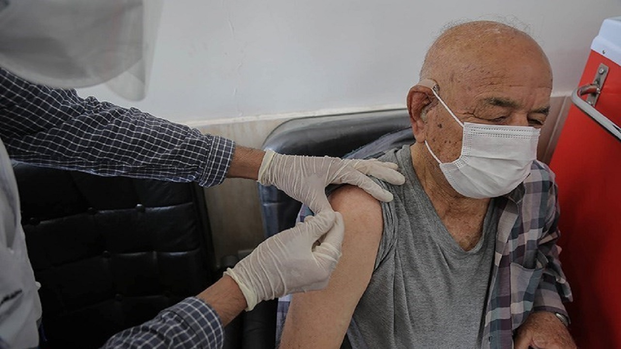 تداوم واکسیناسیون سالمندان بالای ۸۰ سال در خوزستان
