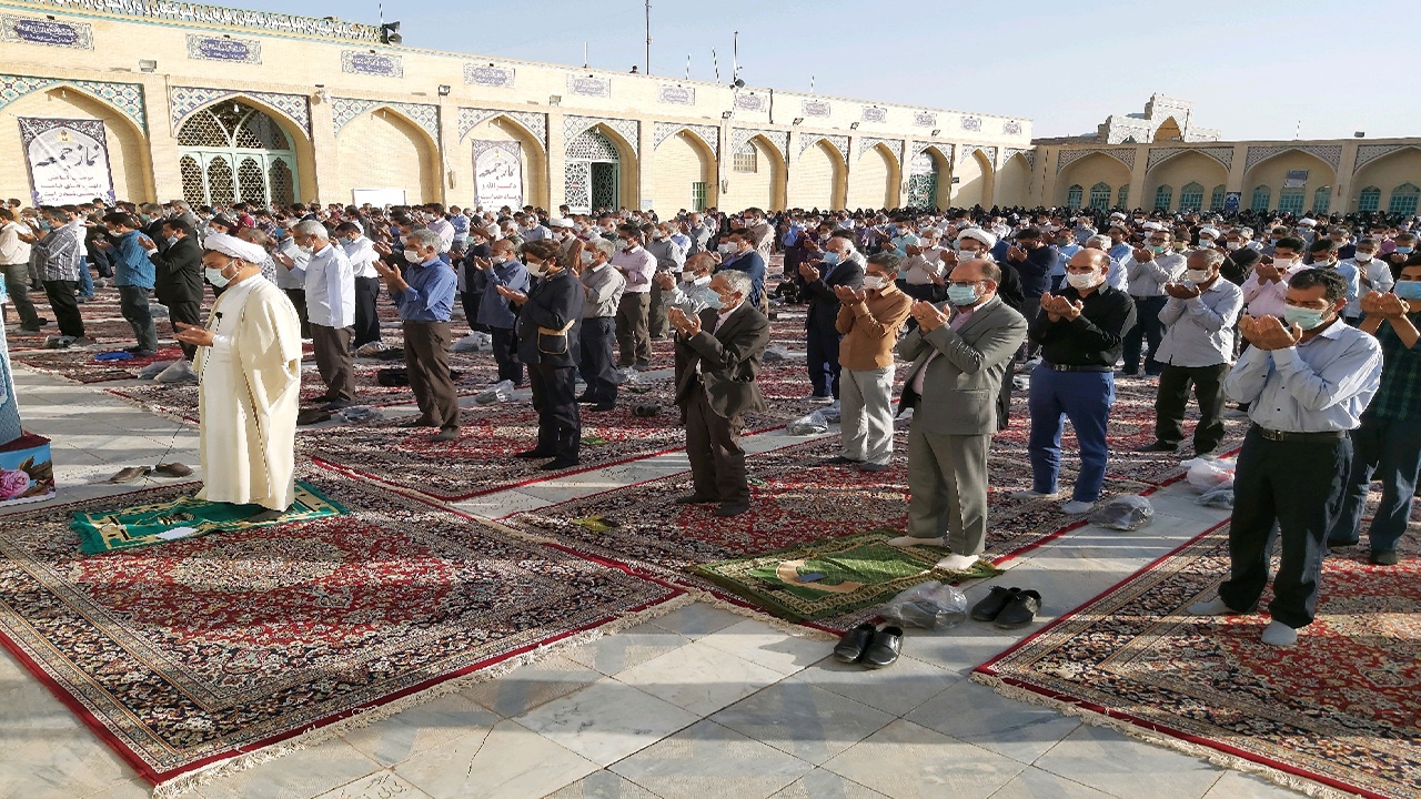 تماشای گوشه ای از نماز بندگی در سراسر استان کرمان+ تصاویر