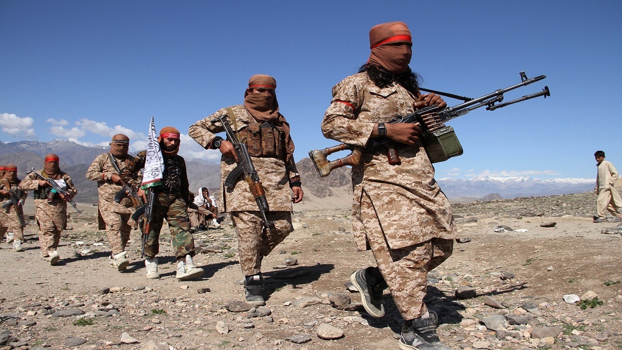 کشته شدن ۴ افسر افغان در درگیری با طالبان