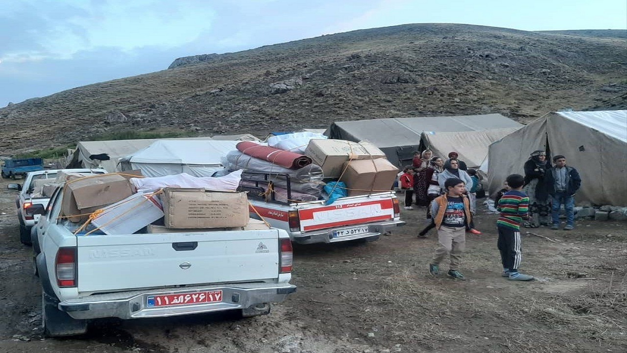 امدادرسانی هلال احمر به ۱۵ روستای سیل زده استان آذربایجان غربی