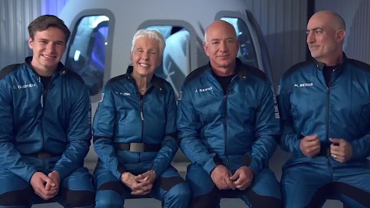 جف بزوس و همراهانش در پروازی تاریخی به لبه فضا رفتند
