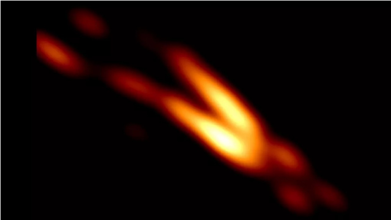 ثبت لحظه خروج جت پلاسما از مرکز یک سیاه‌چاله