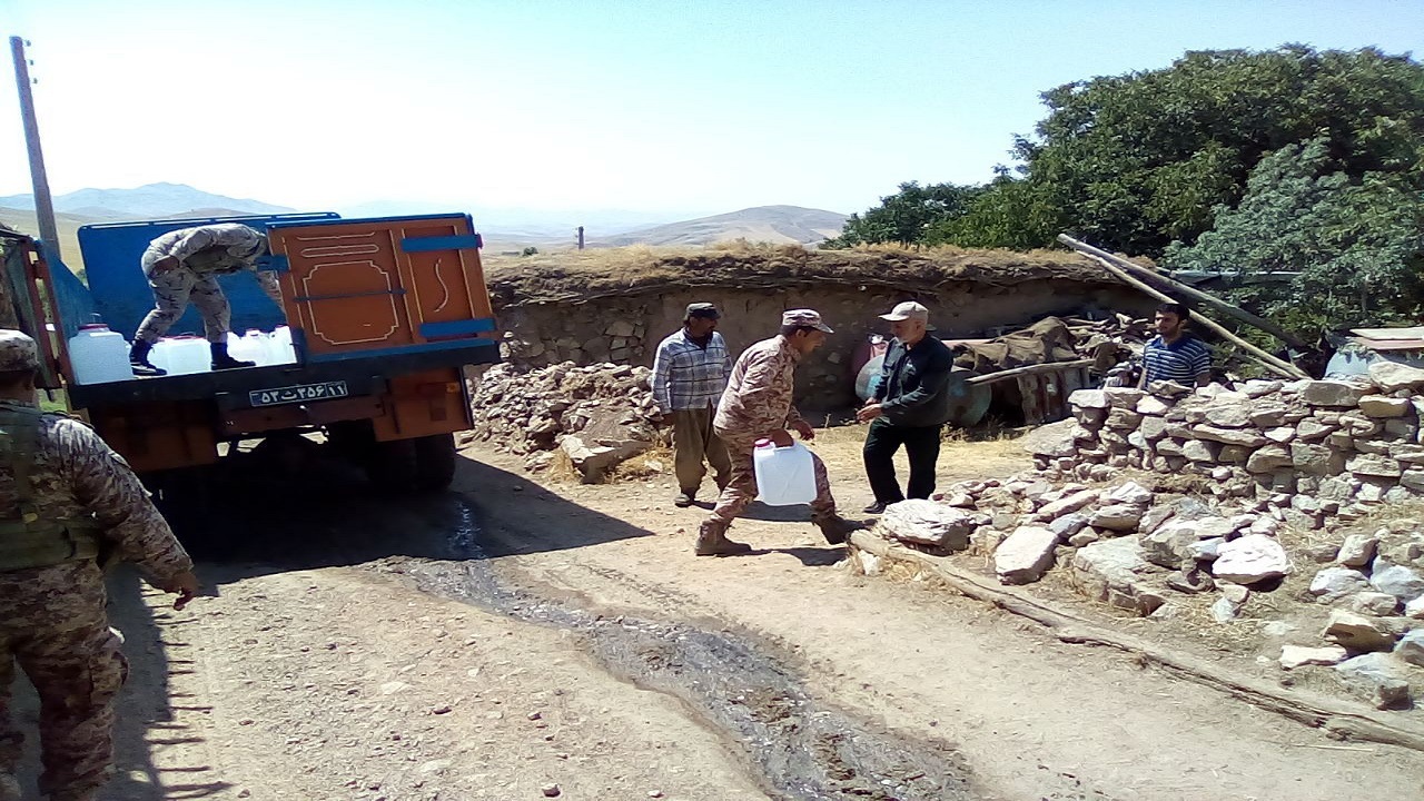 جهادگران سپاه آب شرب روستاییان بوکان را تامین کردند