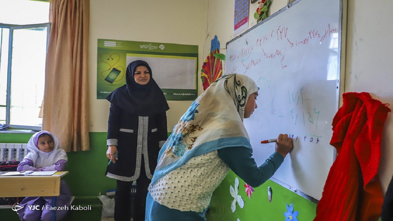 بازگشایی مدارس و کلاف سردرگم کمبود معلم در مهر ١۴٠٠