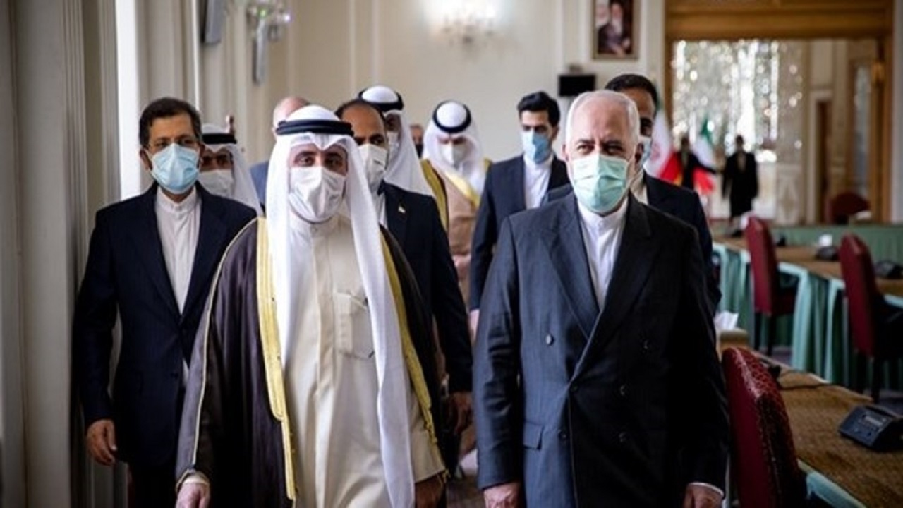 وزیر خارجه کویت با محمدجواد ظریف دیدار کرد/ عزم کویت برای گسترش همه جانبه روابط با ایران