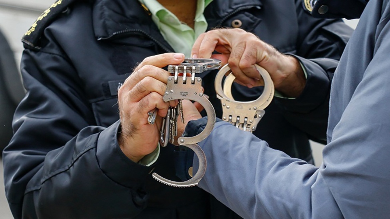 بازداشت کارمند متخلف علوم پزشکی فسا در پی توزیع و تزریق غیر قانونی دارو‌های کرونا