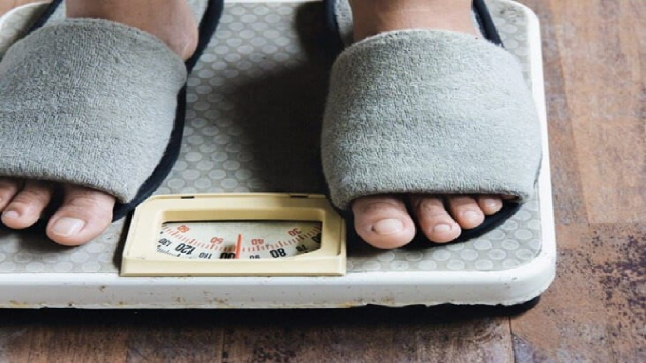 چرا وزن ما در طول روز و ساعت‌های مختلف تغییر می‌کند؟