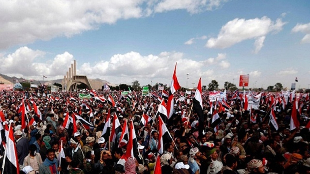 راهپیمایی مردم یمن در سالگرد انقلاب علیه ناکارآمدی منصورهادی