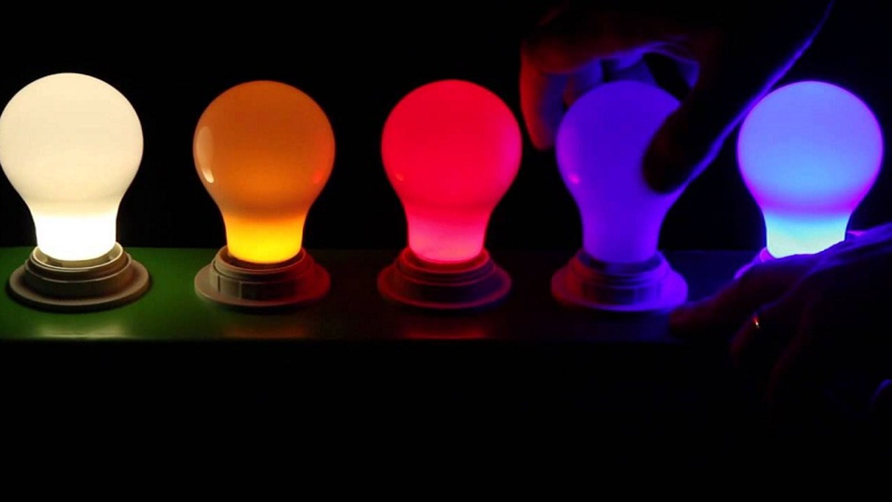 لامپ‌ها چگونه تغییر رنگ می‌دهند؟