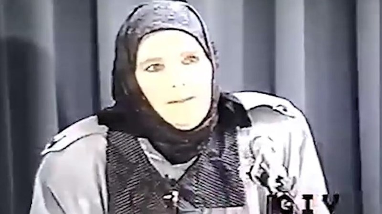پاسخ دندان شکن زن تازه مسلمان آمریکایی به سوال یک ایرانی درباره حجاب + فیلم