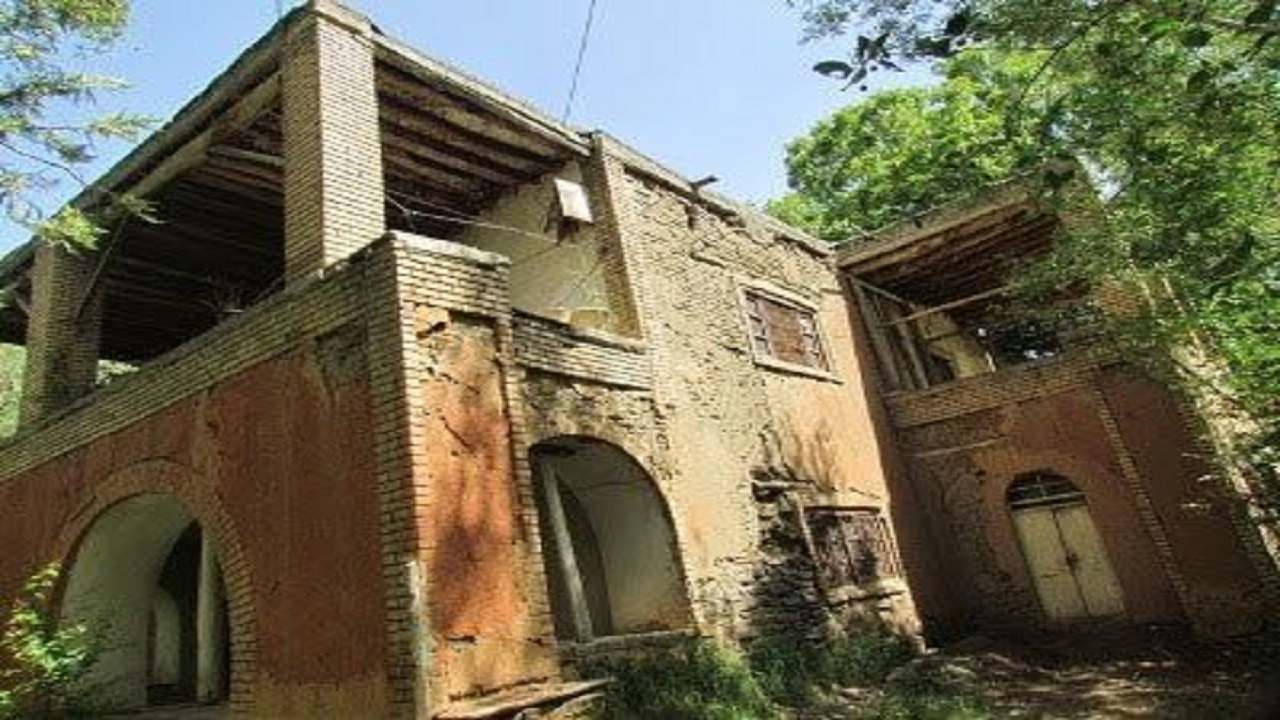 تخریب بنای تاریخی مدرسه ظفر بدون اطلاع دستگاه‌های متولی در همدان/همدان پیشتاز در توسعه گردشگری