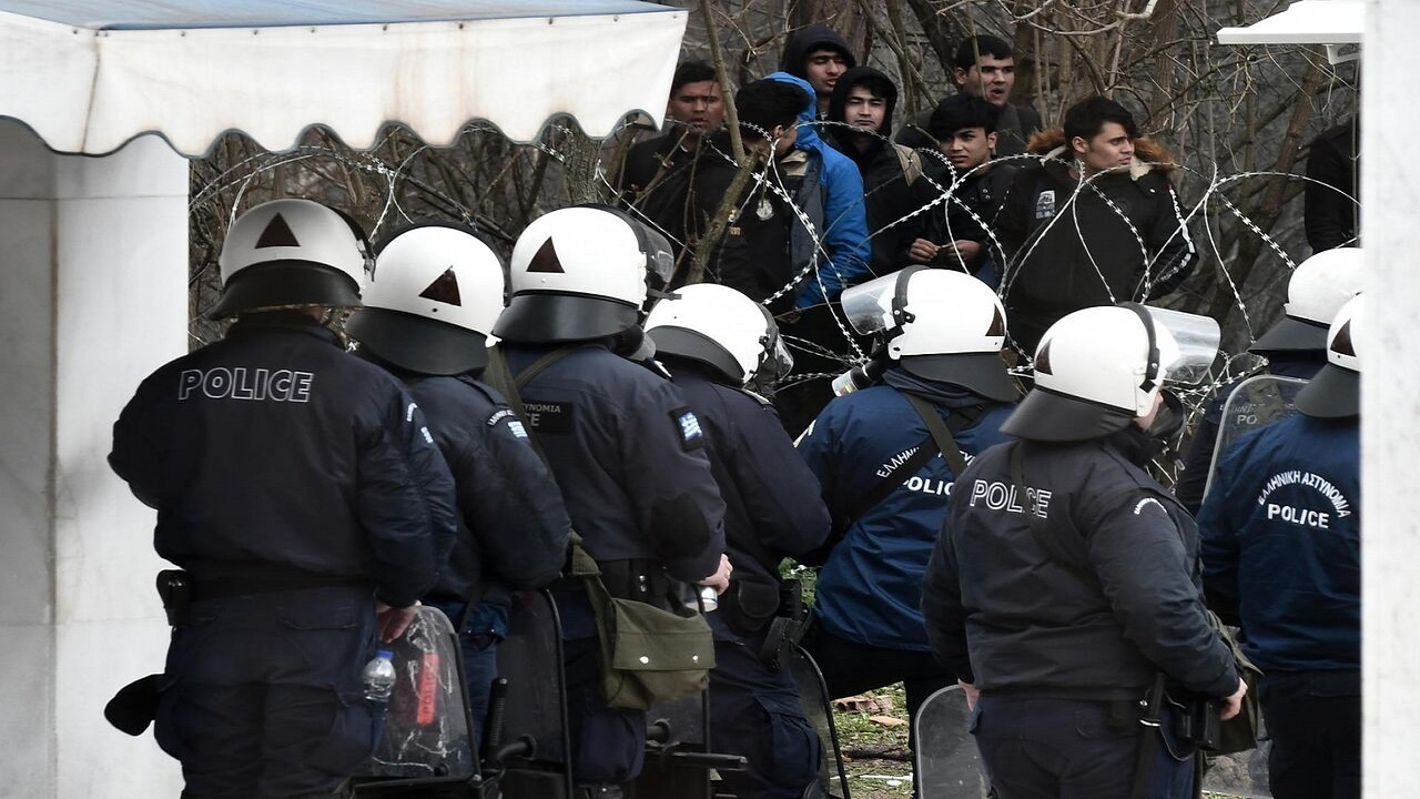 عجیب، اما واقعی؛ ترکیه ۷ پناهجوی سوری را بخاطر «موز» اخراج کرد!
