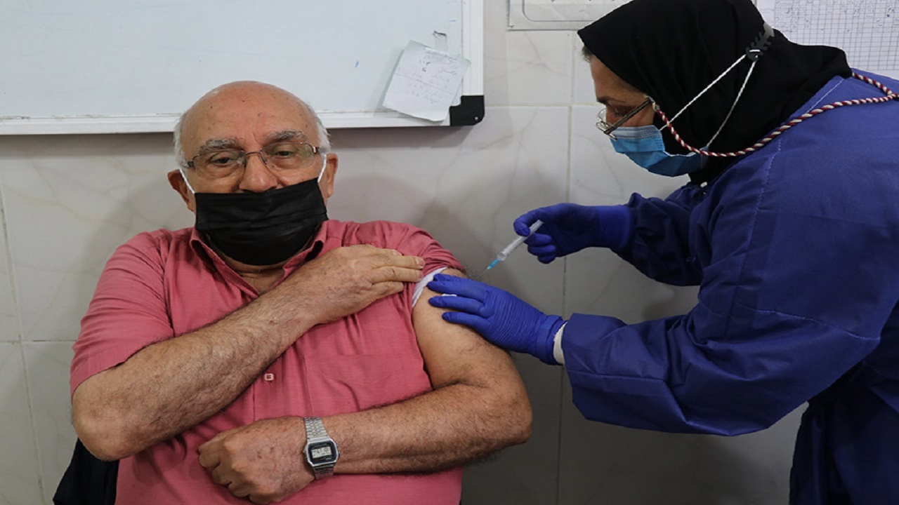 سالمندان بالای ۶۰ سال اردبیل برای دریافت دز سوم واکسن کرونا اقدام کنند