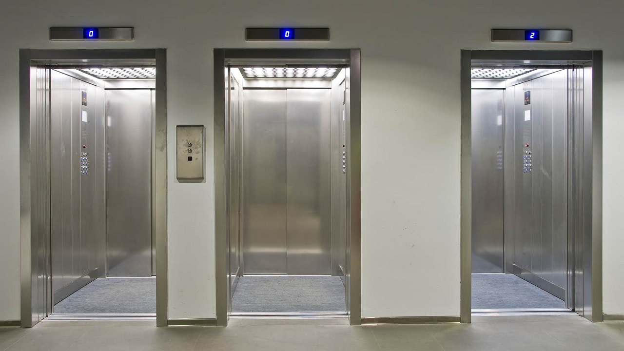 سه دستگاه آسانسور غیراستاندارد در خرم آباد پلمب شد