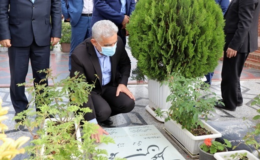 حضور استاندار گیلان بر مزار مرحوم قهرمانی و سردار جنگل