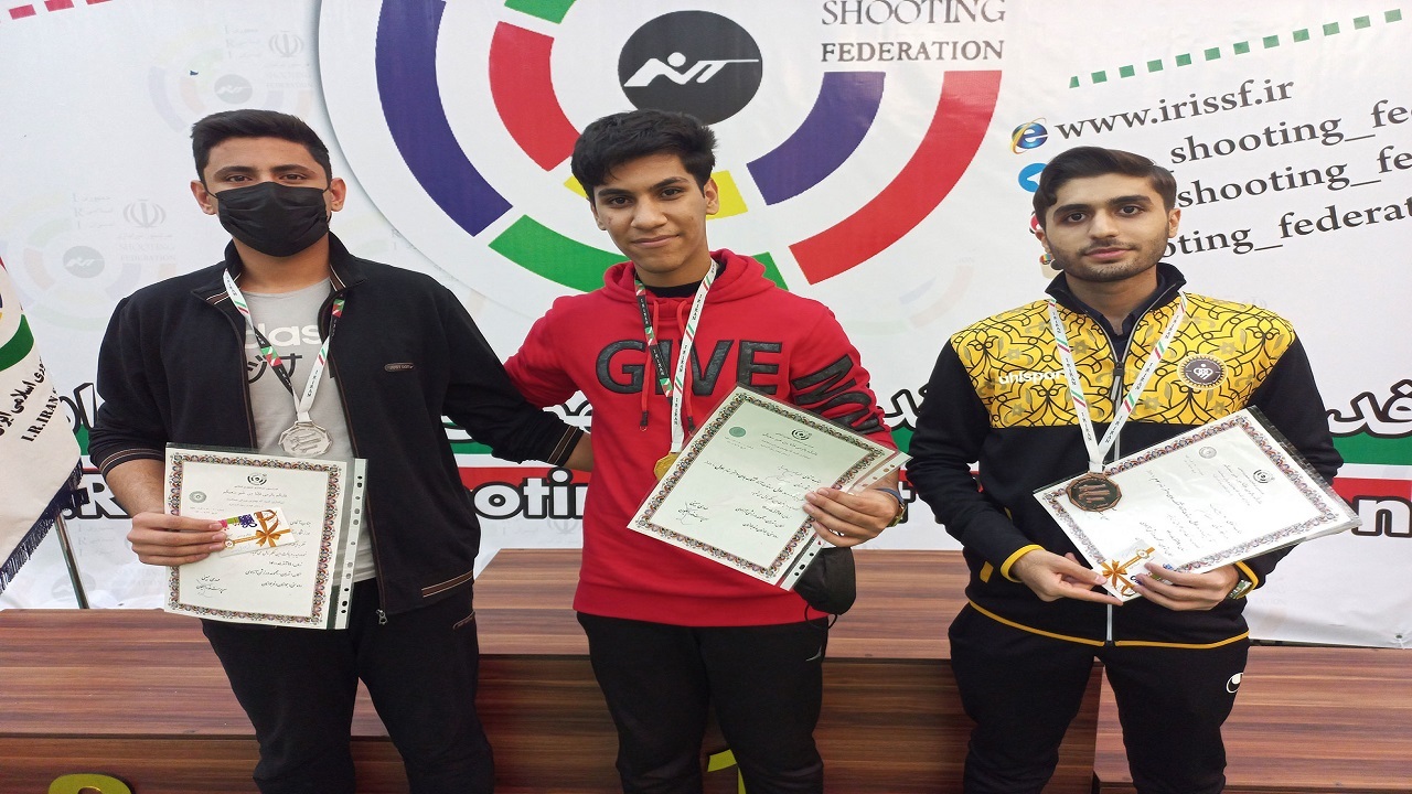 مدال طلای مسابقات تیراندازی آزاد کشوری بر گردن جوان خوزستانی
