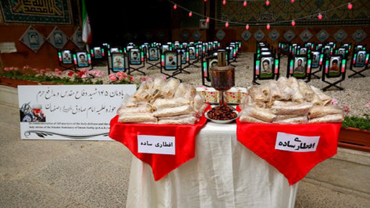 اجرای طرح اطعام مهدوی، افطاری ساده برای خانواده‌های نیازمند در اصفهان