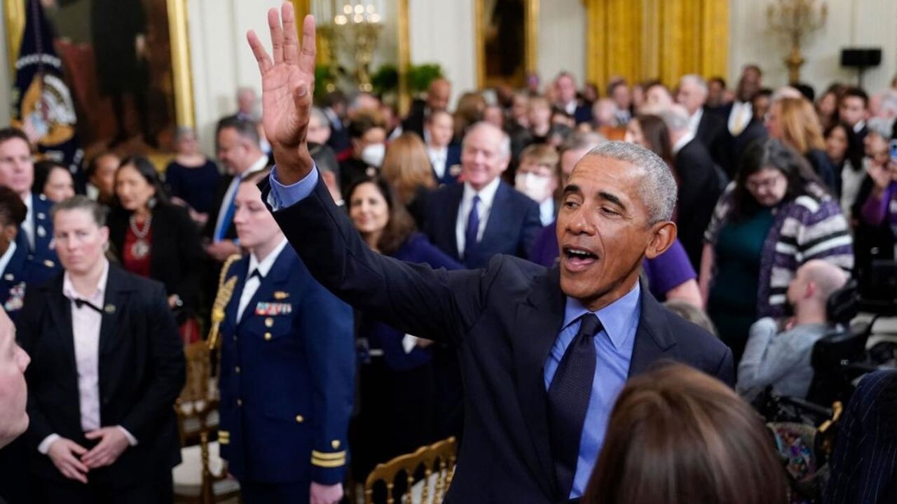 بی توجهی حضار کاخ سفید به بایدن هنگام حضور اوباما + فیلم