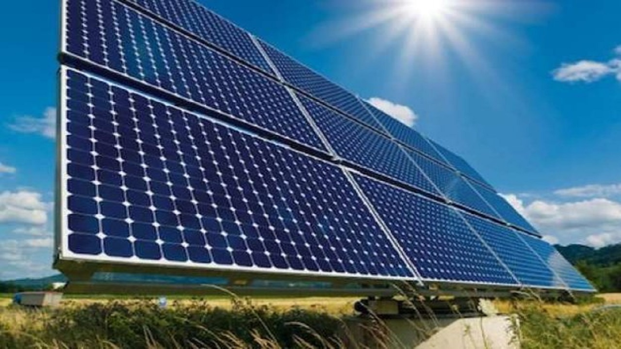 Солнечная энергия экологически чистая. Солнечные электростанции Солар Системс. Солнечные электростанции 100 КВТ. Фотоэлектрическая Солнечная электростанция. Солнечная электростанция мини.