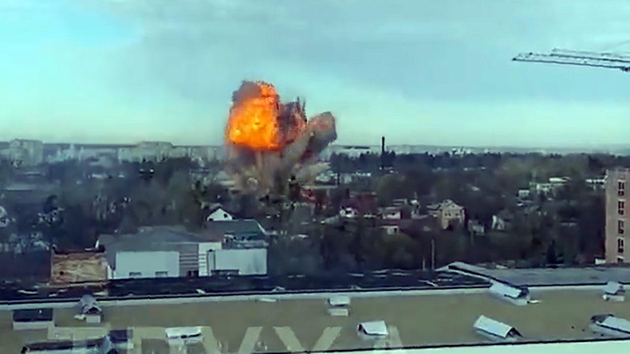 اصابت چند موشک کروز به شهر لویو اوکراین + فیلم