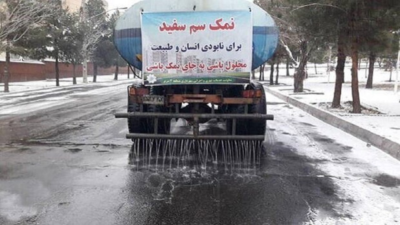استفاده از سه میلیون و ۳۱۰ هزار لیتر محلول برای یخ زدایی معابر در تبریز