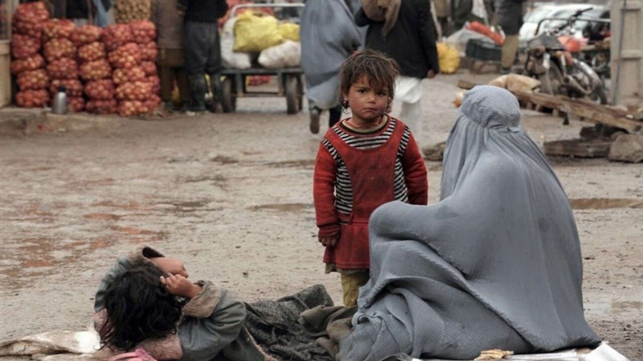 توقف کمک‌های نقدی به افغانستان سبب افزایش رنج و فقر می شود
