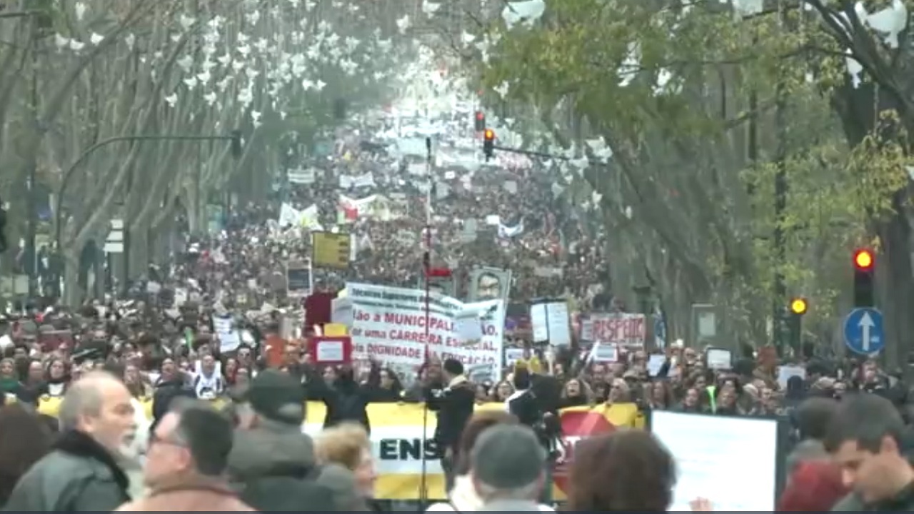 تجمع ده‌ها هزار معلم معترض در پایتخت پرتغال