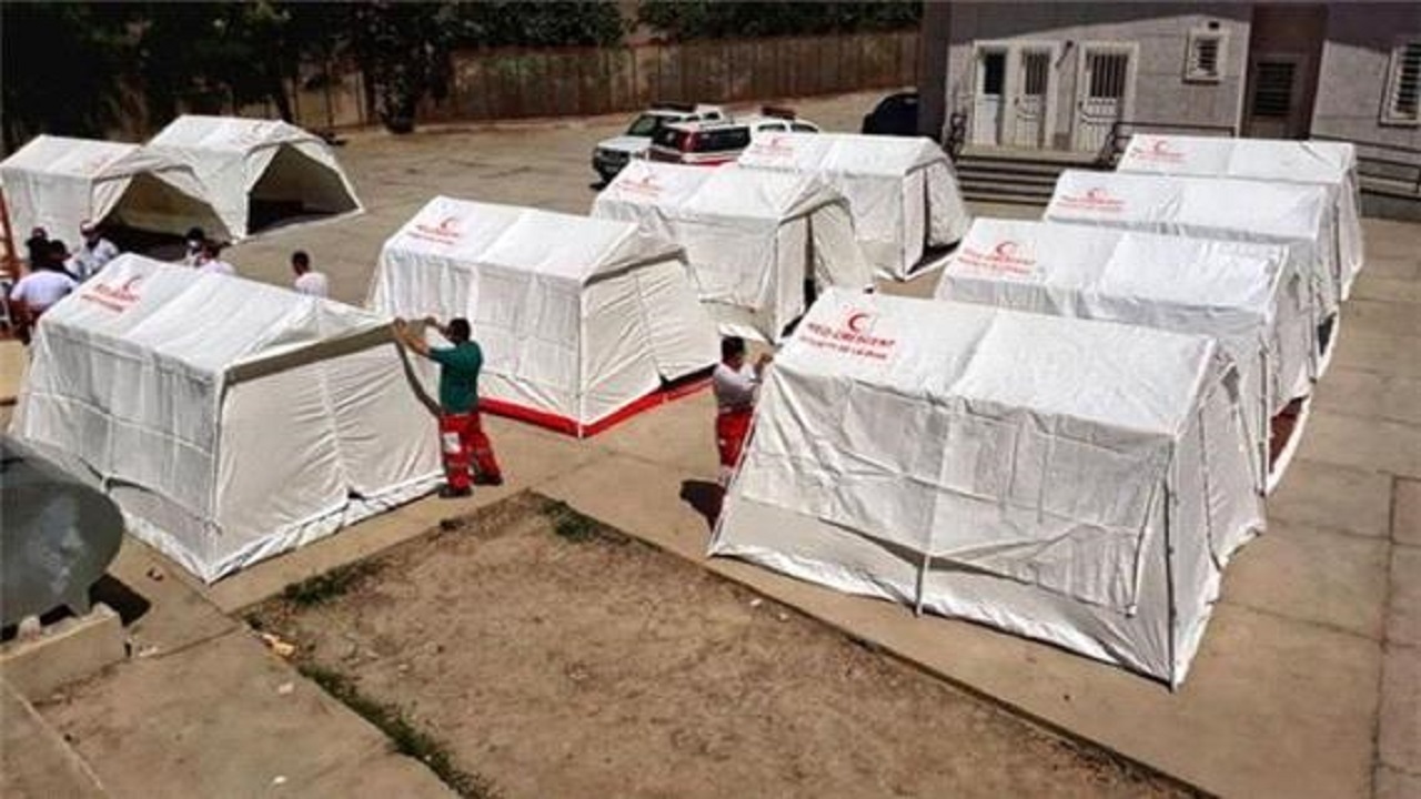 توزیع ۲۵۰۰ چادر میان زلزله زدگان/ شش اردوگاه برای اسکان آماده سازی شده است