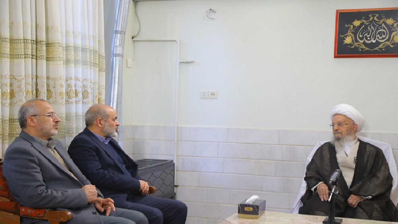 وزیر کشور با آیت الله مکارم شیرازی دیدار و گفتگو کرد