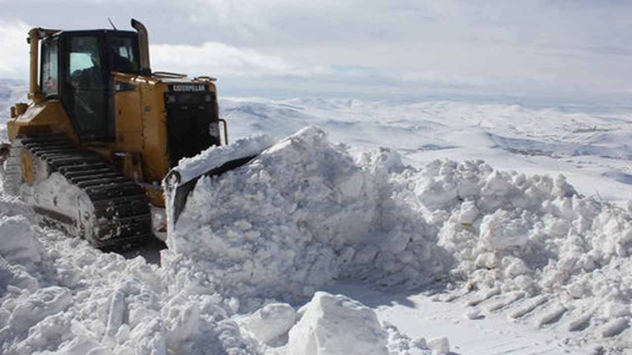 روستا‌های پشتکوه دوم فریدونشهر در محاصره برف
