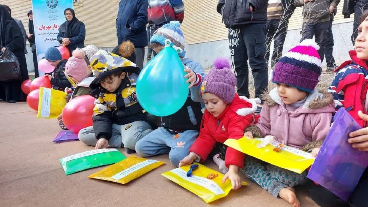 ارسال بسته‌های فرهنگی ویژه کودک و نوجوان به مناطق زلزله‌زده شهرستان خوی