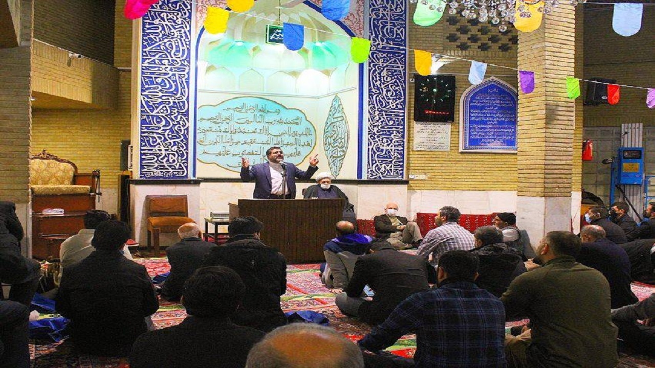 حضور وزیر فرهنگ در جمع نمازگزاران مسجد میثم تهران