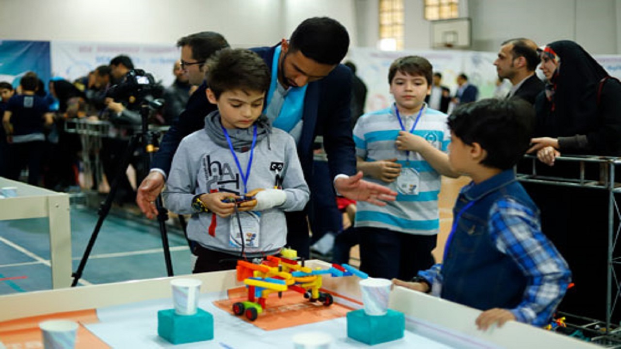 اختتامیه چهارمین دوره مسابقات رباتیک دانش آموزی آریانا استان یزد