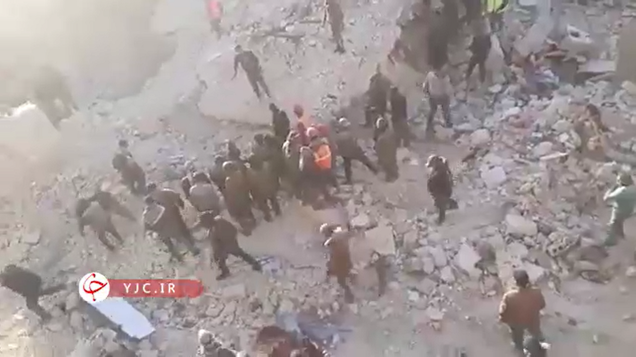 ۱۰ کشته بر اثر فروریختن یک ساختمان در حلب+ فیلم